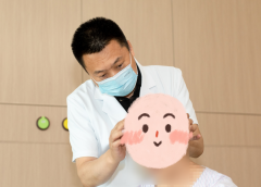 12年前车祸致6岁男童两次开颅！国际医学陶彦君主任36厘米疤痕“隐形”植发	